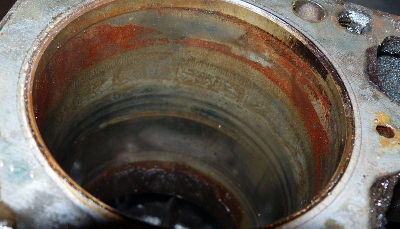 Illustration for article titled Here's What The Inside Of A Blown-Up Jeep Engine Looks Like